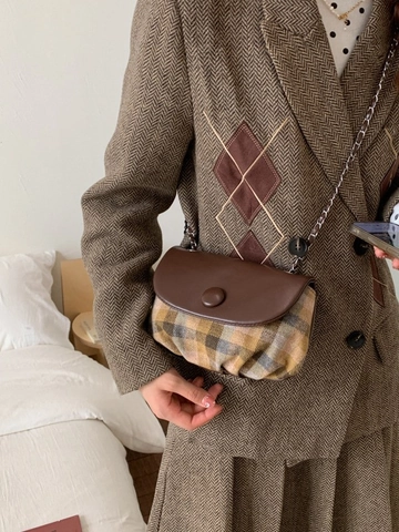 Vintage Karo Satteltasche Für Damen Retro PU Leder Splicing Kette Umhängetasche Britischer Stil Pendeln Klappentasche