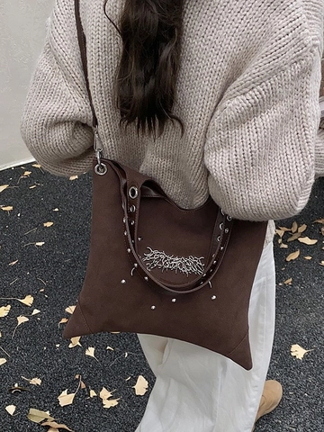 Borsa Tote Punk Vintage con Rivetti da Donna in Pelle PU Satinata Grande Capacità Borsa a Tracolla Gothic Pendolare con Occhielli