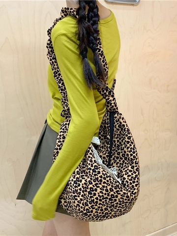 Bolso de Hombro de Lona con Estampado de Leopardo para Mujer Gran Capacidad Bolso Hobo con Asa Plisada Colgante Perla Artificial