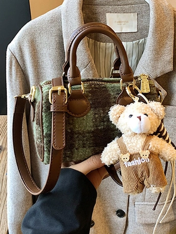 Mini Sac Boston à Carreaux Pour Femmes Petit Sac Bandoulière Forme Tonneau Avec Pendentif Ours Sac à Main Minimaliste