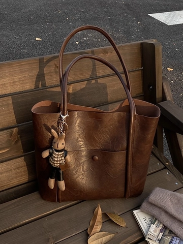 Bolso Tote de PU Minimalista de Gran Capacidad Con Colgante de Conejo Bolso de Hombro Retro de Color Sólido para Mujer Bolso Diario