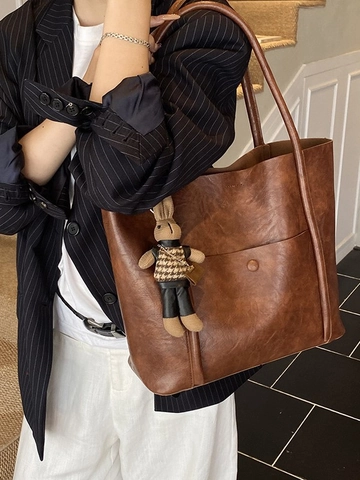 Bolso Tote de PU Minimalista de Gran Capacidad Con Colgante de Conejo Bolso de Hombro Retro de Color Sólido para Mujer Bolso Diario