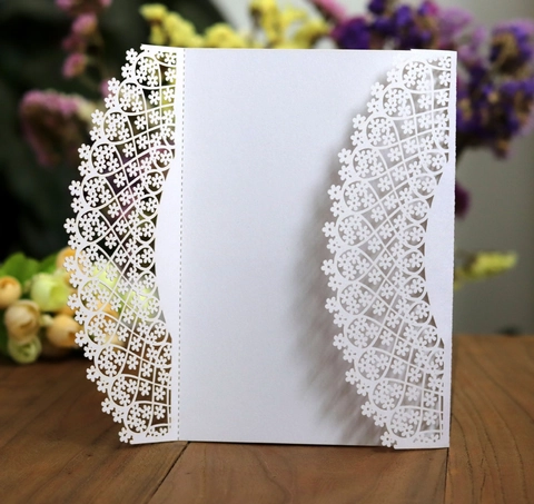 Elegantes Perlmuttpapier Laserschnitt Spitze Blumig Hochzeit Einladungskarte Europäische Romantische Hohl Grußkarte Einladungshülle Für Hochzeit Feiertag Party