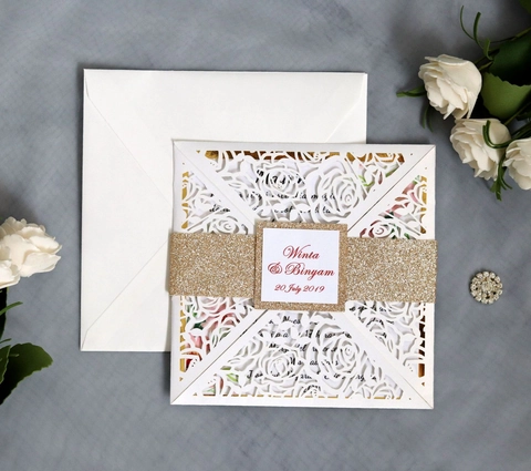Invito di Nozze Rosa al Laser Carta Perlescente di Lusso Inviti Floreali Intagliati Con Buste per Cerimonia di Matrimonio Festa di Fidanzamento Elegante Cartoleria