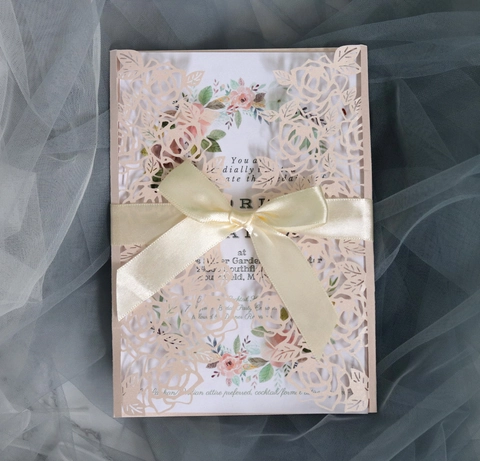 Inviti Floreali Intagliati al Laser Carta Perlata Biglietti Traforati Con Fiocco per Matrimonio Compleanno Festa Cerimonia Cancelleria