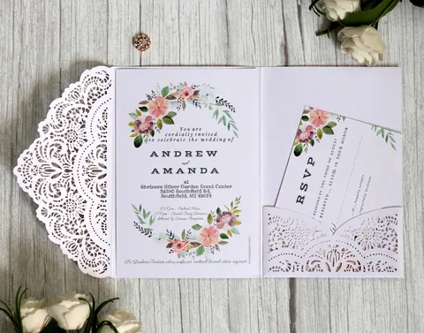 Elegantes Invitaciones de Boda Europeas Blanco Corte Láser Encaje Tarjetas de Felicitación Caladas Tarjeta Interna Floral RSVP Banquete