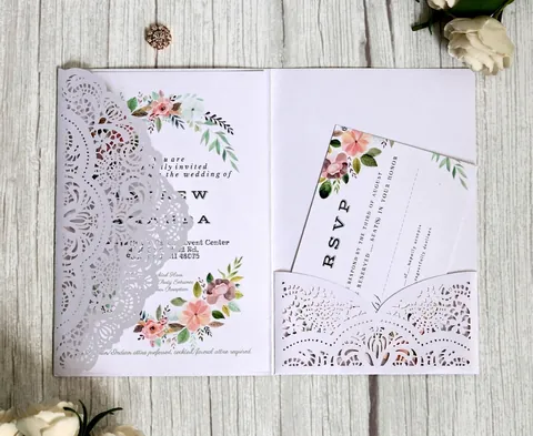 Elegantes Invitaciones de Boda Europeas Blanco Corte Láser Encaje Tarjetas de Felicitación Caladas Tarjeta Interna Floral RSVP Banquete