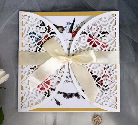 Inviti di Nozze Taglio Laser in Stile Europeo Elegante Design Floreale Svuotato Con Fiocco in Nastro Biglietti di Auguri