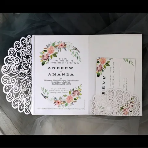 Elegante Weiße Laserschnitt Hochzeits Einladungskarten Set Perlmuttpapier Spitze Einladung Mit Umschlägen Und RSVP Karten
