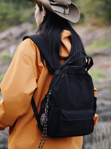 Zaino in Nylon Minimalista Grande Capacità per Uomo Donna Borsa da Scuola Stile Coreano Resistente all'Acqua Borsa da Viaggio All'Aperto Con Ciondolo