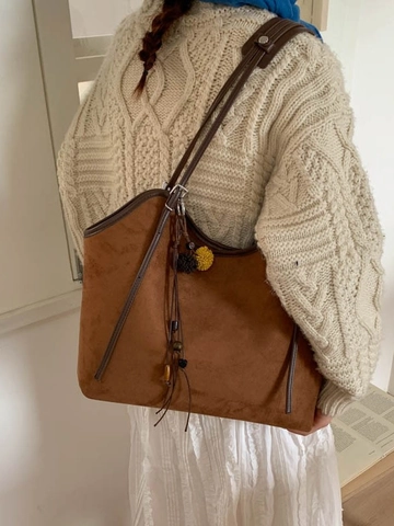 Bolso Tote Vintage de Gran Capacidad para Mujer Bolso de Hombro de Cuero PU de Gamuza Retro Con Colgante Bolso de Axila Hobo