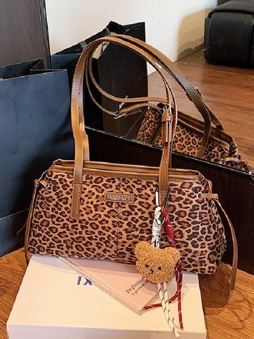 Borsa a Tracolla Grande Capacità Stampa Leopardata Retro in Pelle PU Tote Bag per Donna Con Ciondolo Orsetto Pendolare