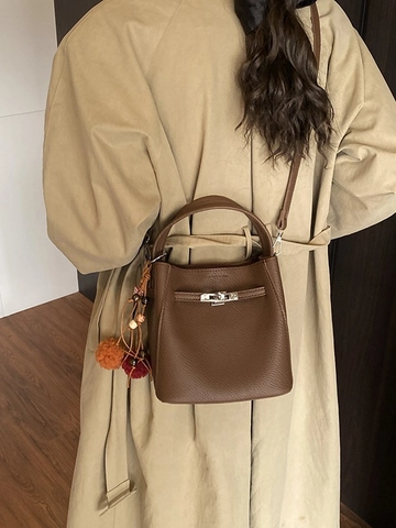 Fashion Women Bucket Bag PU Leather Lychee Pattern Shoulder Crossbody Bag With Metal Lock Pom Pom Charm Elegant Daily Handbag