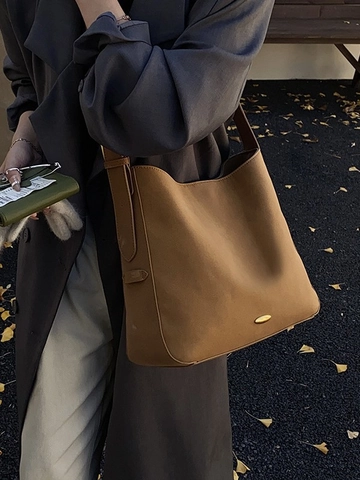Sac Fourre-tout Minimaliste en Cuir PU Mat pour Femmes Grande Capacité Sac à Bandoulière Avec Décoration Métallique Sac à Main