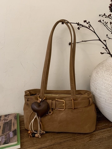Bolso de Axila de Cuero PU Esmerilado Vintage para Mujer Bolso de Hombro Minimalista Con Colgante de Corazón Hebilla de Cinturón