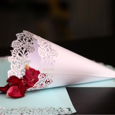 Elegant Laser Cut Rose Floral Lace Wedding Confetti Cones For Rose Petals Paper Flower Cones Ceremony Party Decorations