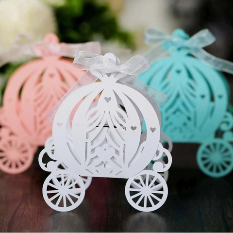 Scatola di Caramelle a Carrozza di Cenerentola Taglio Laser Romantico Europeo Carta Perlata Scatola Regalo per Matrimonio Cioccolato Con Nastro