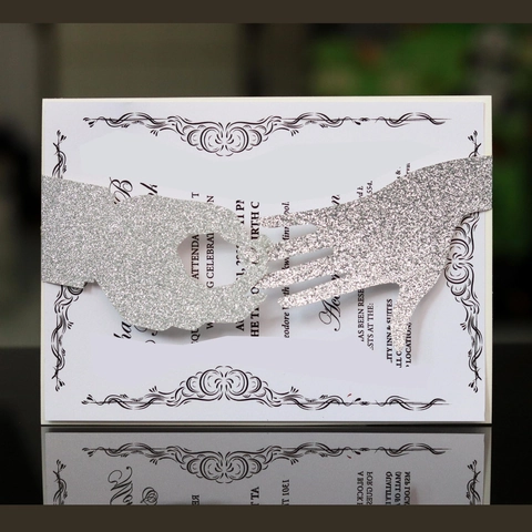 Europäische Lasergeschnittene Hochzeitseinladungen Glitzer Perlmuttpapier Ausgehöhltes Hand-Ring-Design Feier Einladungskarte