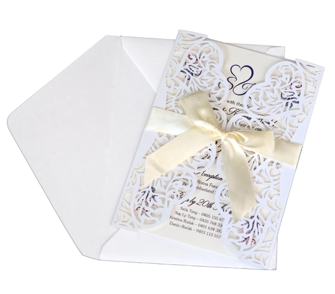 Elegante Lasergeschnittene Herz Blume Perlmuttpapier Einladungskarte Mit Satinschleife Für Hochzeit Valentinstag Party Luxus Einladungsset