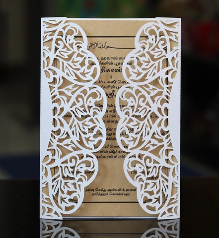 Lot de Cartes d'Invitation de Mariage Découpe Laser Avec Insert en Papier Kraft Nœud en Ficelle Blanc Motif Cœur Ajouré pour Fête de Mariage Cérémonie Événement
