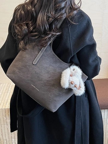 Women Retro Large Capacity PU Leather Tote Bag Commuter Shoulder Bag With Cute Rabbit Pendant Contrast Stitching Hobo Bag
