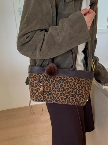 Vintage Leopardenmuster Damen Umhängetasche PU Wildleder Nähte Handtasche Mit Pelzball Quaste Retro Mode Eimer Schultertasche