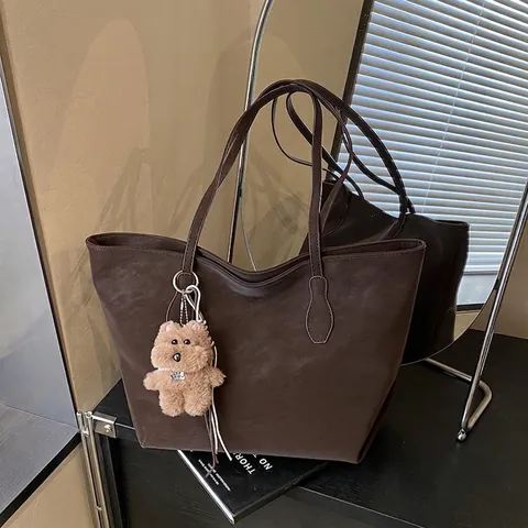Vintage Minimalistische PU Leder Tote Bag Mit Großem Fassungsvermögen Für Damen Mode Lässig Pendeln Schultertasche Mit Plüsch-Anhänger