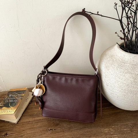 Sac à Épaule en Cuir PU Vintage pour Femmes Grande Capacité Sac Bandoulière pour Trajet Quotidien Avec Accessoire Charme Thème Sportif Créatif