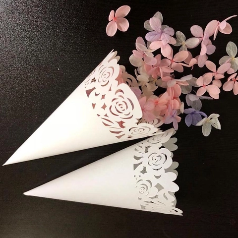 Coni Coriandoli In Cartoncino Traforato Laser Con Rose Per Decorazioni Matrimonio Coni Per Petali Confezione Regalo DIY