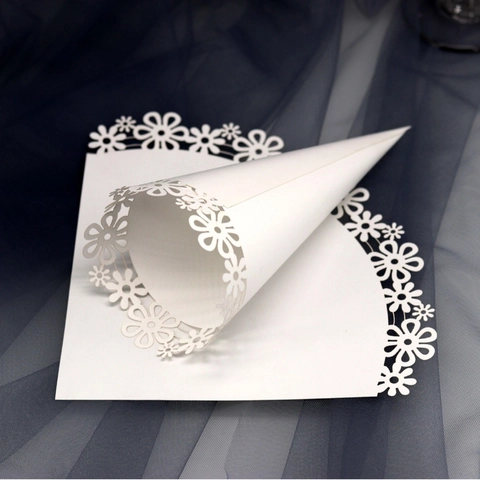 Laser Cut White Paper Wedding Confetti Cones Hollow Floral Lace Petal Holder Cones For Party Decoration Celebration Supplies