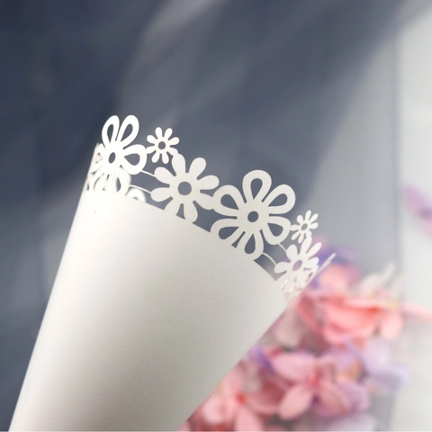 White Laser Cut Wedding Confetti Cones Floral Hollow Paper Petal Cones For Marriage Party Celebration Decorations DIY Accessories