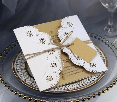 Προσκλητήριο Γάμου Laser Cut Με Τριαντάφυλλο Εσωτερικό Χαρτί Κραφτ Σχοινί Κάνναβης Λευκό Διάτρητο Ευχετήρια Κάρτα Για Γάμο Πάρτι