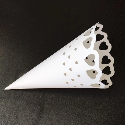 Lasersnijden Hart Holle Bruiloft Confetti Kegels Voor Feestdecoraties Papieren Bloemblad Kegels Voor Snoep Bloemen Wit Blauw