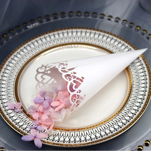 Laser Cut Heart Pattern Wedding Confetti Cones White Cardboard Flower Petal Holder For Ceremony Party DIY Decoration Supplies