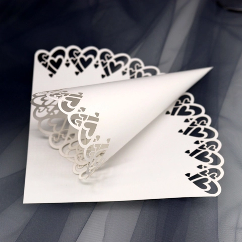 Laser Cut Heart Pattern Wedding Confetti Cones White Cardboard Flower Petal Holder For Ceremony Party DIY Decoration Supplies