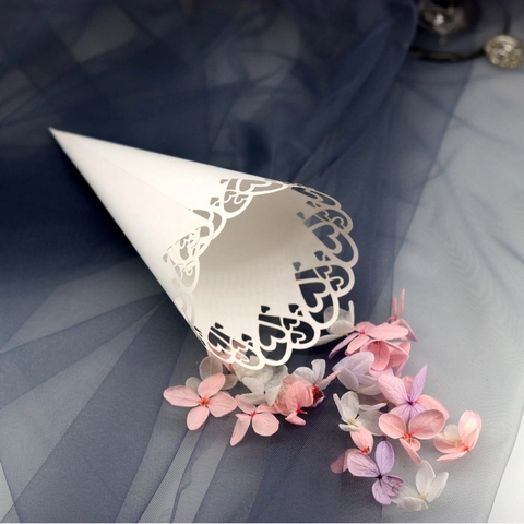 Coni per Coriandoli Bianchi Taglio Laser per Decorazione Matrimonio Festa Cuore Cavo Coni di Carta per Fiori Bordo in Pizzo Porta Petali