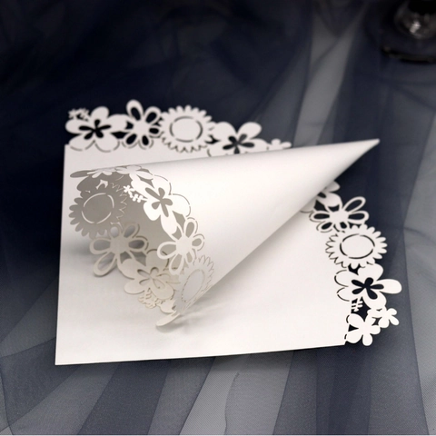 White Cardstock Laser Cut Confetti Cones Elegant Floral Hollow Design For Wedding Flower Petal Scattering Party Decorations