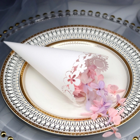 White Cardstock Laser Cut Confetti Cones Elegant Floral Hollow Design For Wedding Flower Petal Scattering Party Decorations