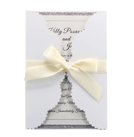 Eleganti Inviti di Matrimonio Tagliati al Laser Bianchi in Carta Perlata Biglietti d'Invito con Fiocco in Raso per Evento