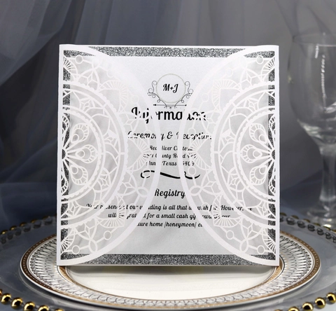 Elegante Europese Lasergesneden Bruiloft Uitnodiging Wit Parelmoer Papier Met Zilveren Glitter Voering En Strik Voor Feest