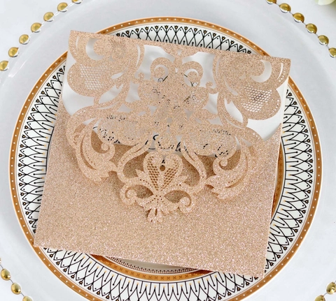 Eleganti Biglietti d'Invito Europei Taglio Laser Traforati Con Carta Perlata Glitterata Per Matrimonio Compleanno Banchetto Festa