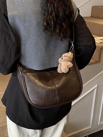 Bolso de Hombro de Cuero PU de Gran Capacidad para Mujer Retro Hobo Tote Con Colgante de Peluche Color Sólido Bolso Bandolera