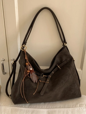 Borsa a Tracolla da Donna in Pelle PU Grande Capacità Zaino alla Moda Hobo Tote Retro con Ciondolo Cuciture Viaggio Quotidiano
