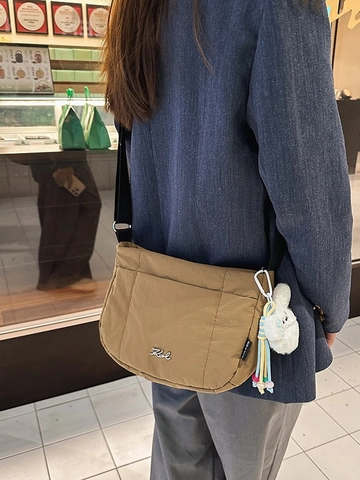 Trendige Damen Gesteppte Puffer Beuteltasche Mode Nylon Umhängetasche Mit Plüsch-Anhänger Lässige Koreanische Messenger Bag