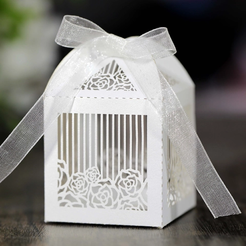 Cajas de Caramelos de Rosa Corte Láser Caja de Regalo de Boda Europea Papel Perle Embalaje de Chocolate Calado para Fiesta