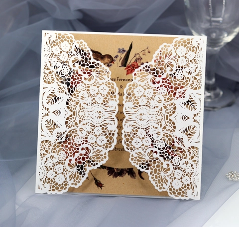Invitations de Mariage Découpées au Laser de Style Européen Avec Couverture en Dentelle Blanche Papier Kraft Corde de Chanvre