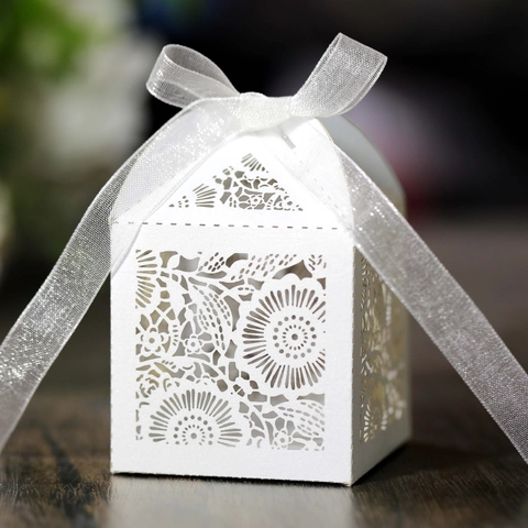 Europäischer Stil Laserschnitt Hohl Blume Geschenkbox Mit Band Für Hochzeit Party Verlobung Süßigkeiten Schokolade Verpackung