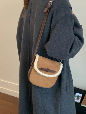 Borsa a Tracolla Vintage da Donna a Sella con Fiocco Cachi in Pelle PU con Bordo in Lana d'Agnello Piccola Borsa Autunno Inverno