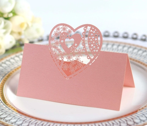 Marque-Places Cœur Découpe Laser Européens Cartes Nom en Papier Perlé Élégantes pour Décoration Table Mariage