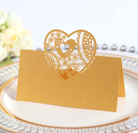 Marque-Places Cœur Découpe Laser Européens Cartes Nom en Papier Perlé Élégantes pour Décoration Table Mariage